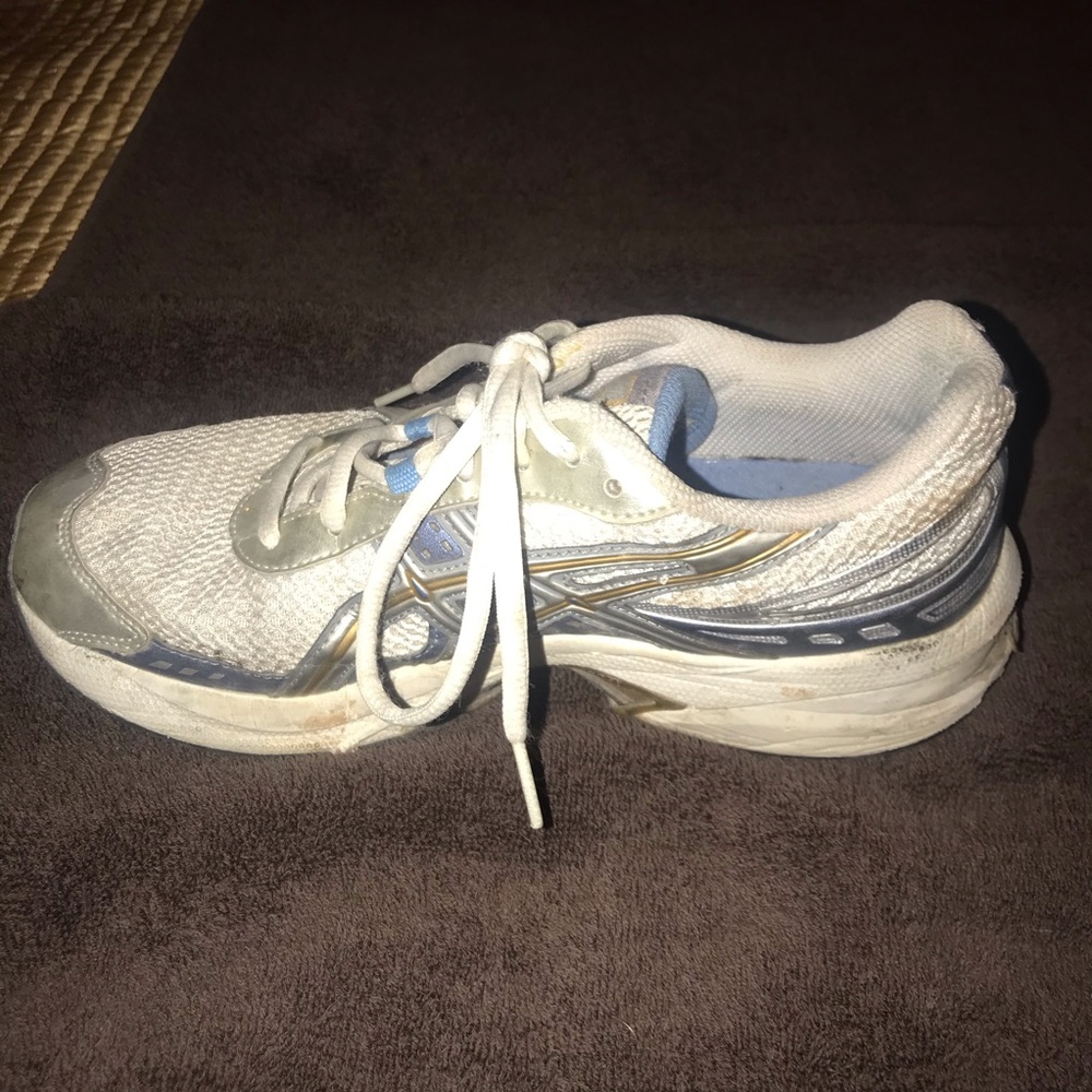 ASICS shoes - Picture 2 of 3